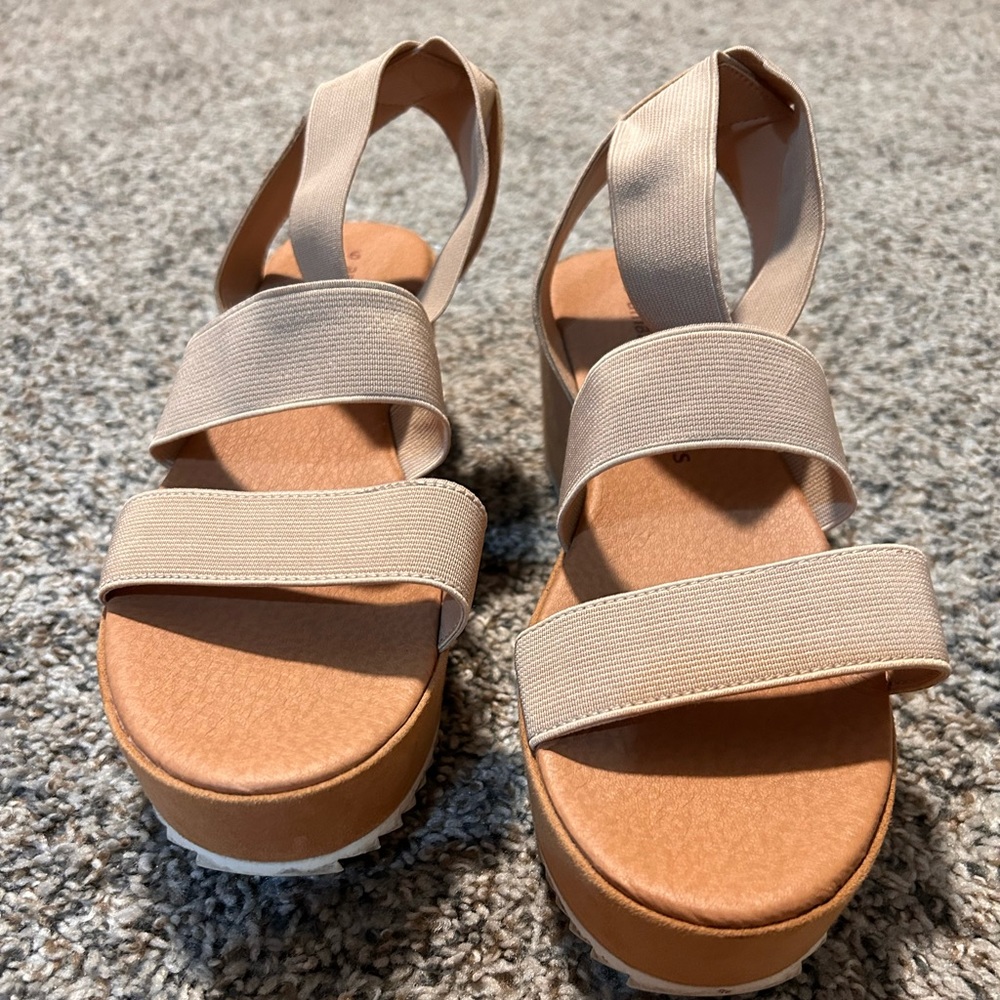 Platform sandals - Picture 3 of 3